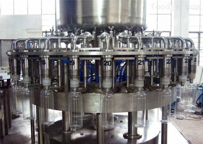 Máquina de rellenar de la bebida del acero inoxidable 150 ml - 5000 ml de capacidad con la botella del plástico del PVC
